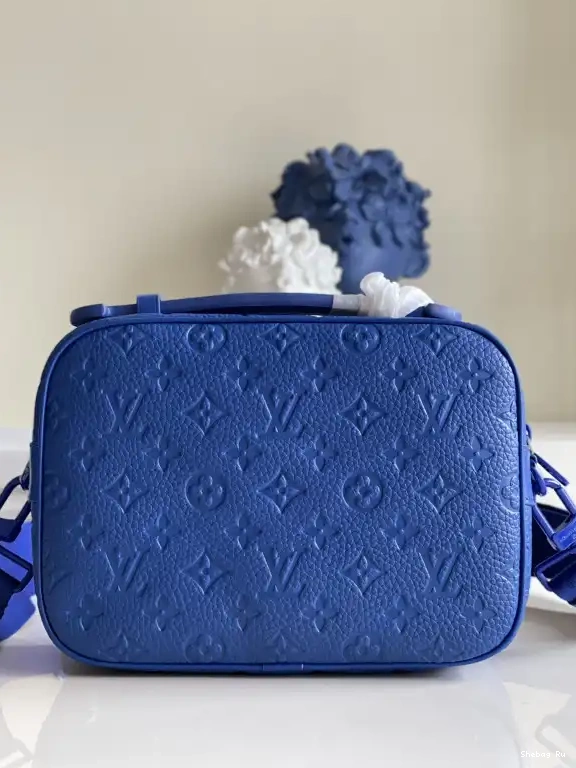 LOUIS VUITTON LOCK S MESSENGER 0628